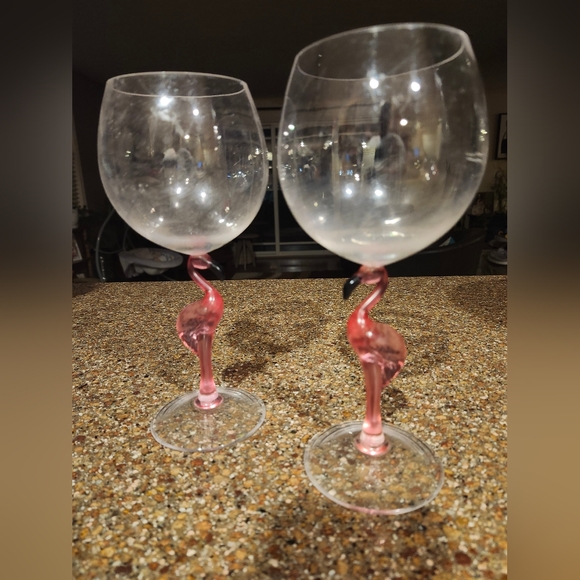 2 plastic flamingo wine glasses - Picture 1 of 3